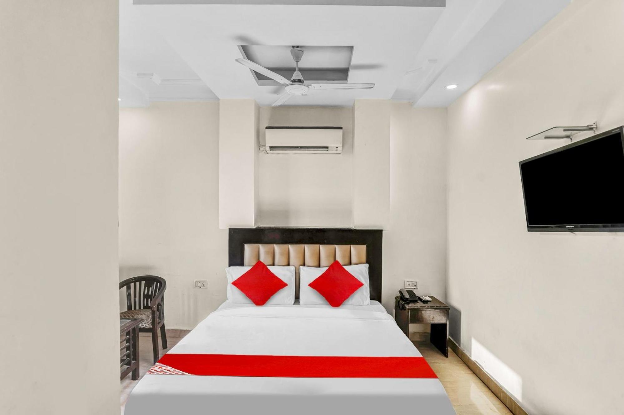 Hotel O Delhi Empire Нью-Дели Экстерьер фото